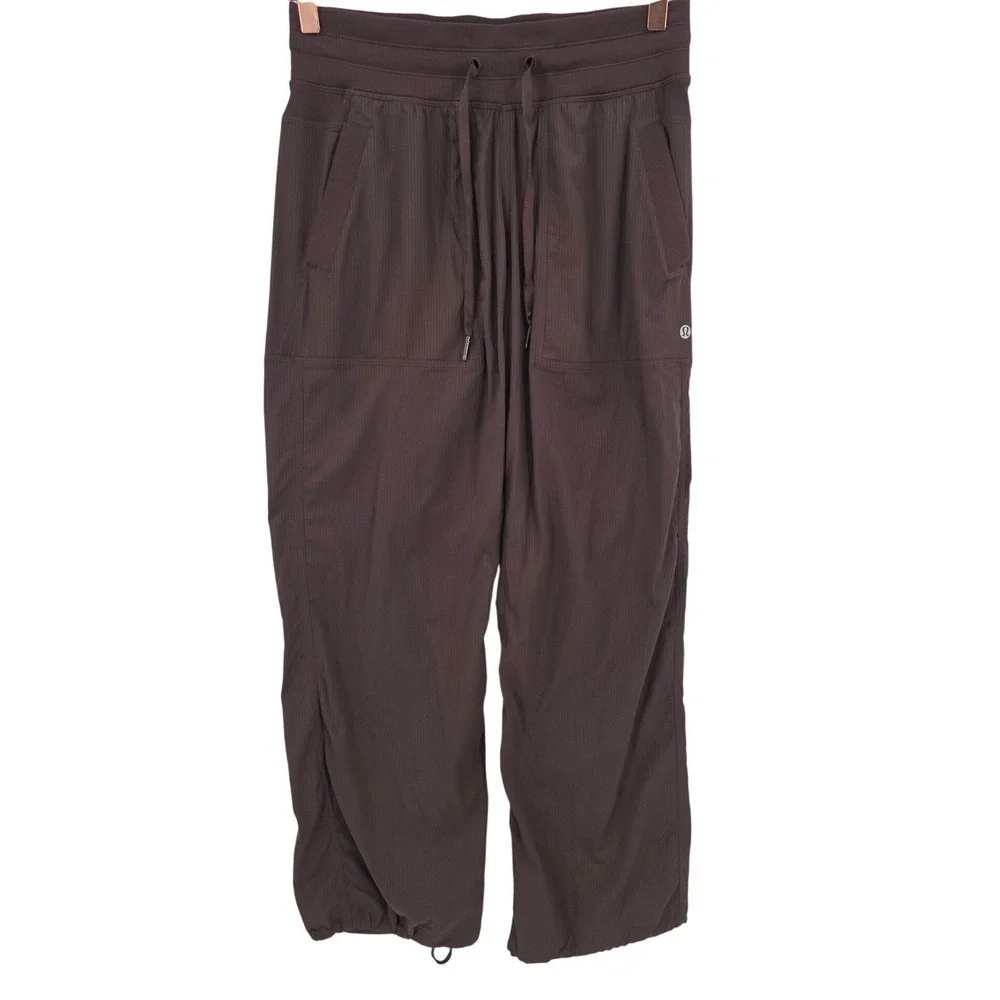 Lululemon Womens 6 Espresso Dance Studio Mid-Rise Pant Short